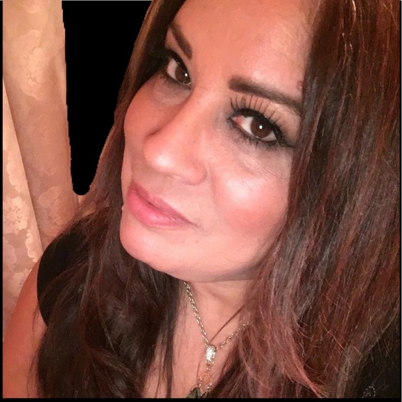 Meet your Posher, Erika - Picture 2 of 2